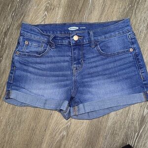 Old Navy Boyfriend Shorts Size 2. Excellent shape! Great for back to school!!